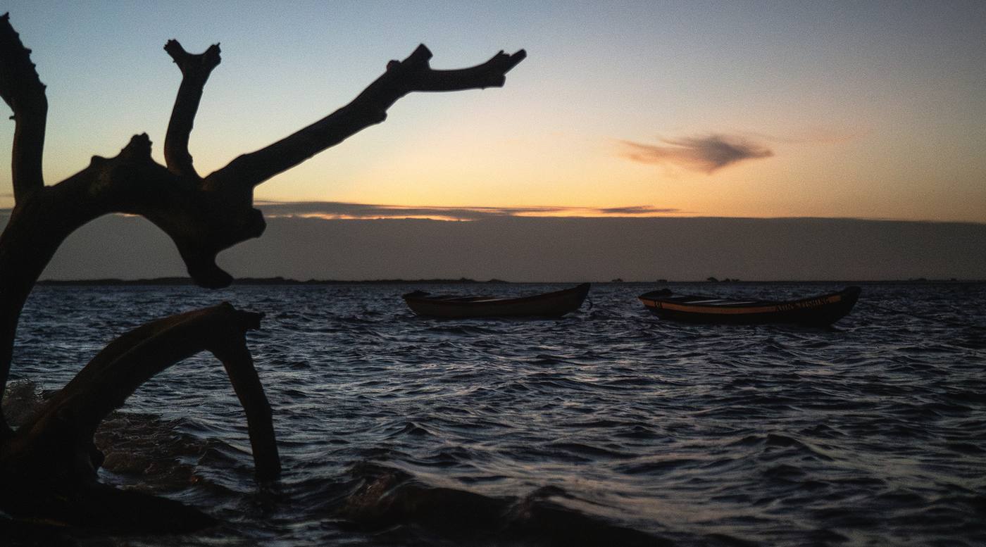 Barcos ao pôr do sol