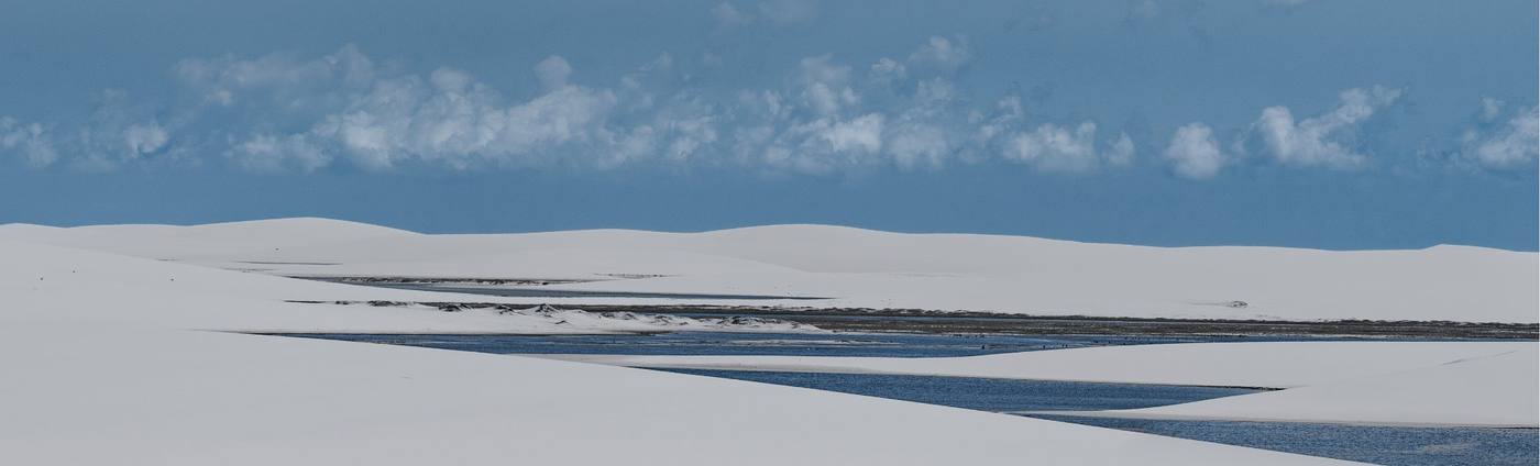 Lagoas e dunas brancas
